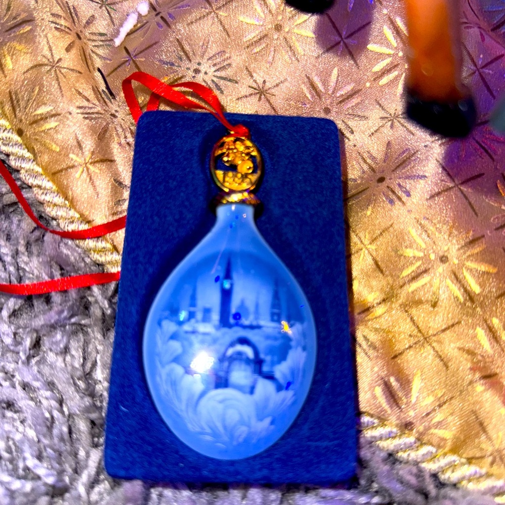 1995 Bing & Grondahl Annual Porcelain Drop Ornament